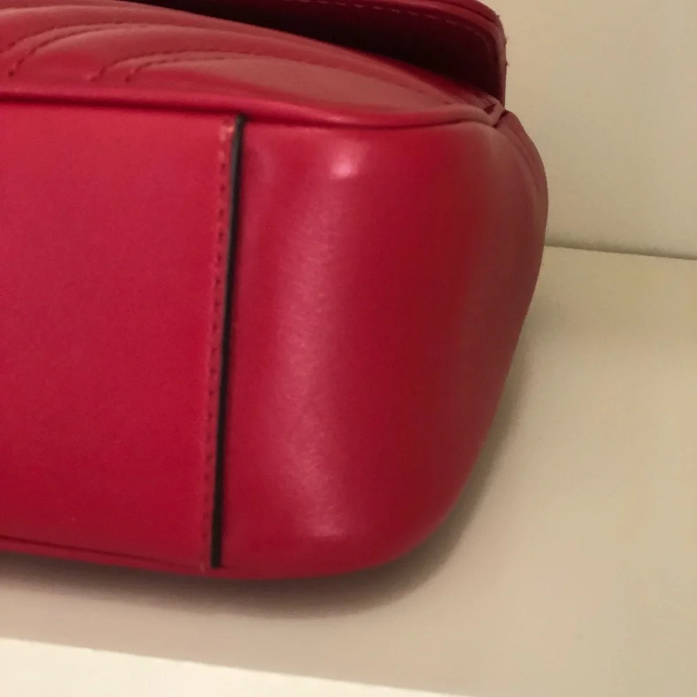 Small GG Marmont chain shoulder bag in Hibiscus Red - Picture 7 of 9